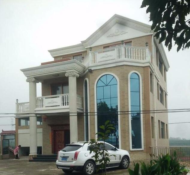 曬曬農(nóng)村200萬大別墅，你見過這么霸氣奢華的房子嗎？