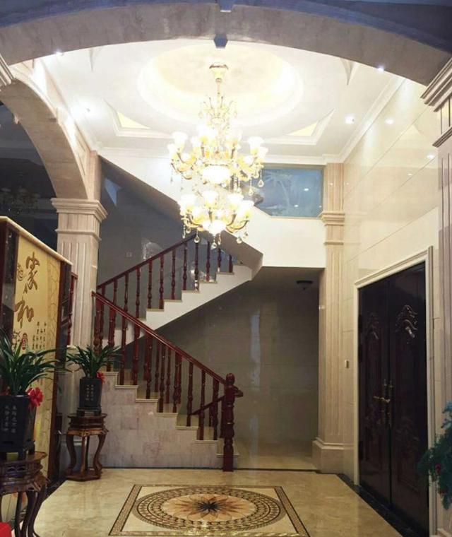 老爸花40W在農(nóng)村蓋這棟別墅，找我相親的姑娘都踏破門(mén)檻了！