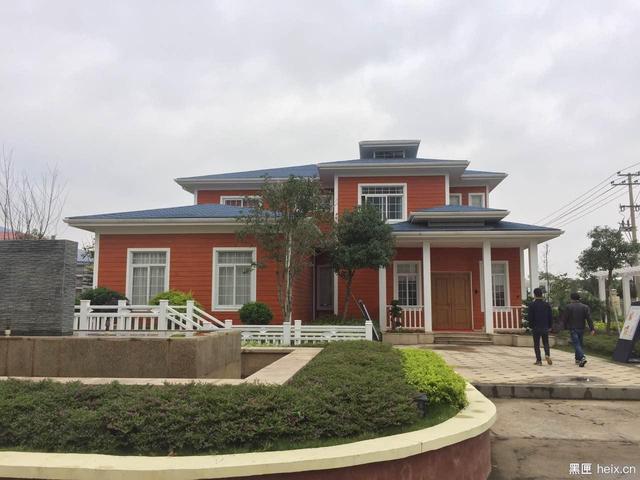 他為90后農(nóng)民蓋別墅，看房還可以用VR