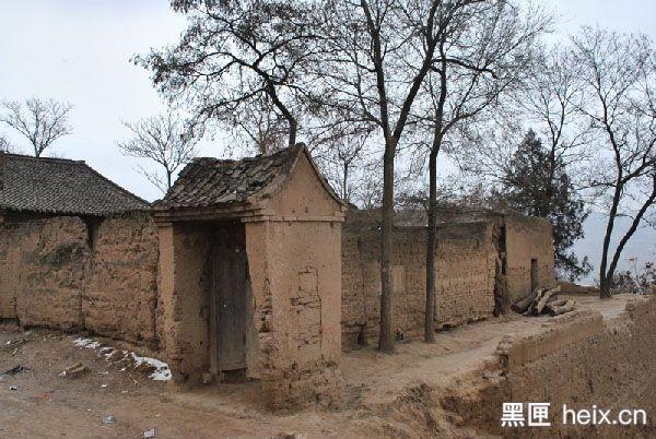 他為90后農(nóng)民蓋別墅，看房還可以用VR