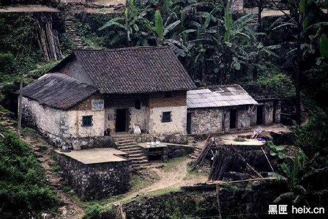 他為90后農(nóng)民蓋別墅，看房還可以用VR