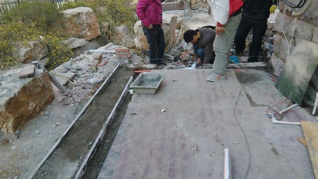 花了幾百萬買了別墅，發(fā)現(xiàn)開發(fā)商建的院子太差，自己從新建！