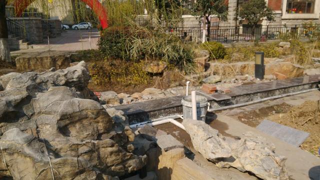 花了幾百萬買了別墅，發(fā)現(xiàn)開發(fā)商建的院子太差，自己從新建！