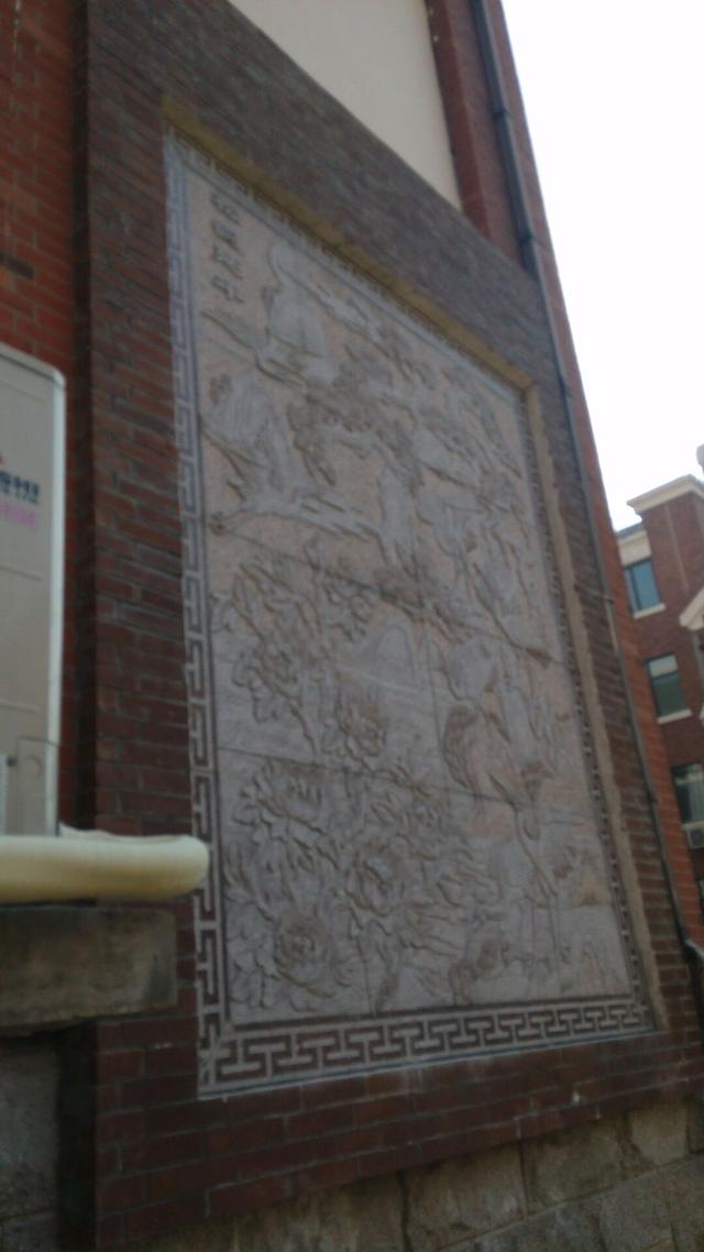 花了幾百萬買了別墅，發(fā)現(xiàn)開發(fā)商建的院子太差，自己從新建！