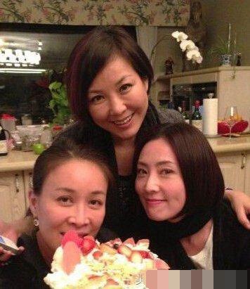 那英北京8000萬豪裝被扒，獨(dú)棟別墅裝修如“綠洲公園”！美膩！