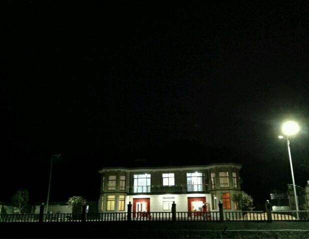 曬曬公公花100多萬的農(nóng)村小別墅，最喜歡院子里的草坪和大魚池！