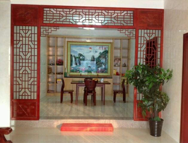 曬曬公公花100多萬的農(nóng)村小別墅，最喜歡院子里的草坪和大魚池！