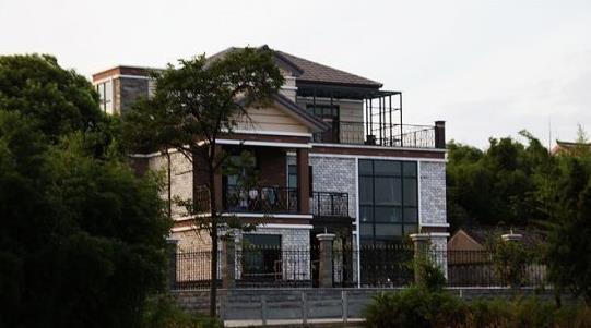 農(nóng)村小伙建了套新式別墅，居然比效果圖還好看！