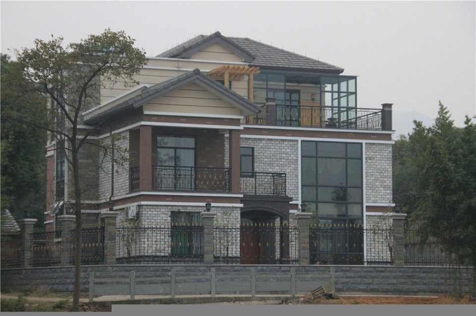 農(nóng)村小伙建了套新式別墅，居然比效果圖還好看！