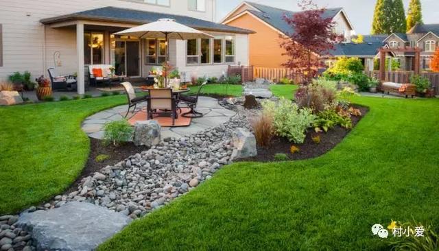 兄弟倆回家鄉(xiāng)自建雙拼別墅，有車庫有庭院，看完不信你不贊