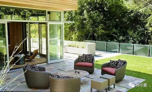 兄弟倆回家鄉(xiāng)自建雙拼別墅，有車庫有庭院，看完不信你不贊