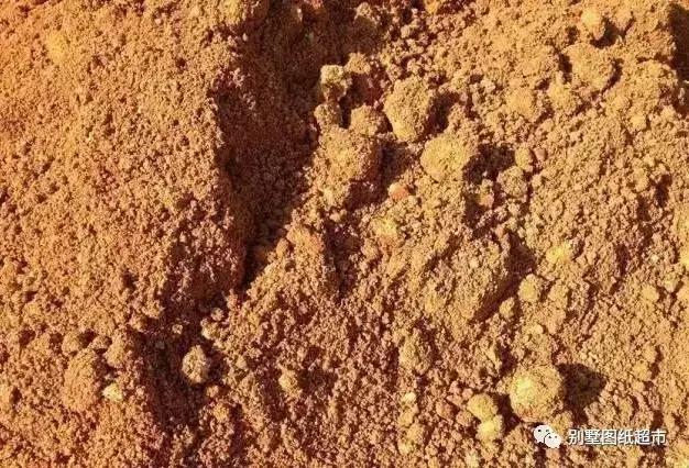 農(nóng)村自建房基礎(chǔ)施工這么做才能又穩(wěn)又安全，別再花冤枉錢了