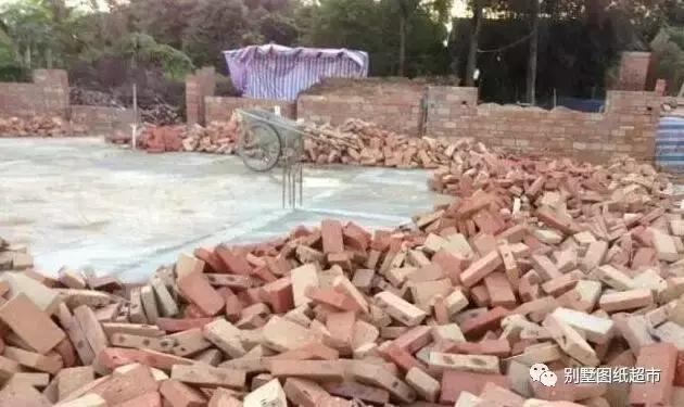 農(nóng)村自建房基礎(chǔ)施工這么做才能又穩(wěn)又安全，別再花冤枉錢了