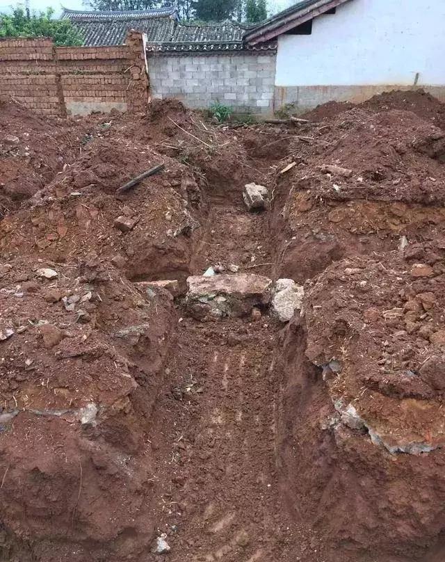 農(nóng)村自建房基礎(chǔ)施工這么做才能又穩(wěn)又安全，別再花冤枉錢了