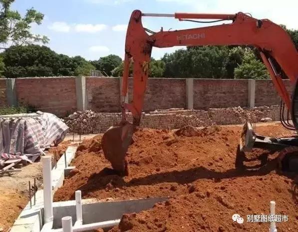 農(nóng)村自建房基礎(chǔ)施工這么做才能又穩(wěn)又安全，別再花冤枉錢了