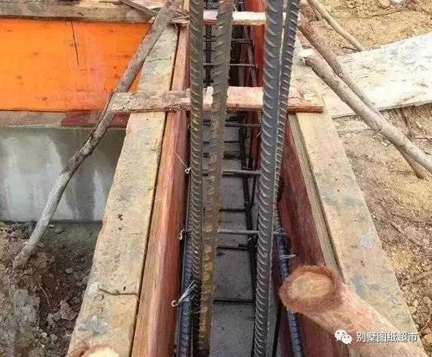 農(nóng)村自建房基礎(chǔ)施工這么做才能又穩(wěn)又安全，別再花冤枉錢了