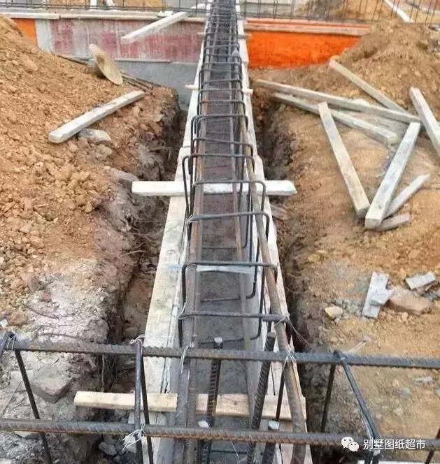農(nóng)村自建房基礎(chǔ)施工這么做才能又穩(wěn)又安全，別再花冤枉錢了