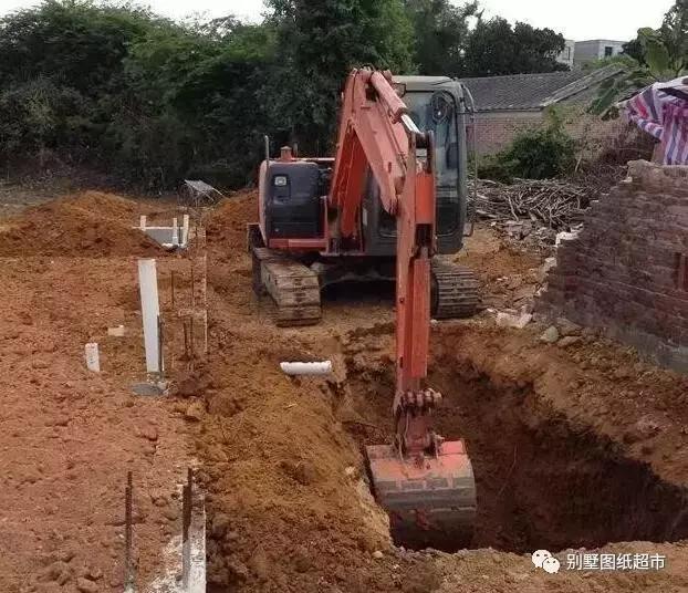 農(nóng)村自建房基礎(chǔ)施工這么做才能又穩(wěn)又安全，別再花冤枉錢了