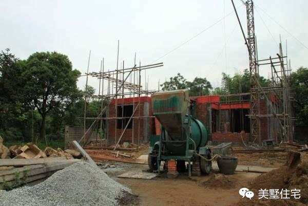 90后小伙自建三層別墅，丈母娘歡喜的不要不要的