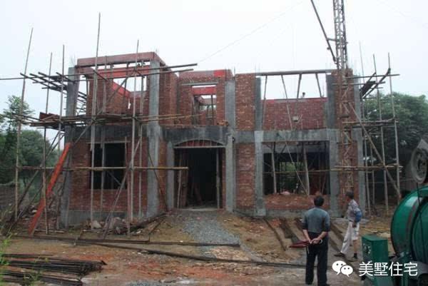 90后小伙自建三層別墅，丈母娘歡喜的不要不要的