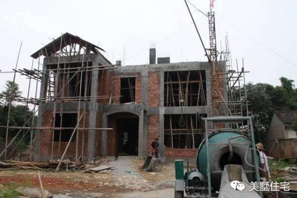 90后小伙自建三層別墅，丈母娘歡喜的不要不要的