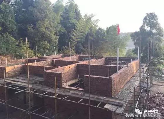 曬曬我家和表哥家的自建房，有設(shè)計(jì)和沒設(shè)計(jì)區(qū)別真大