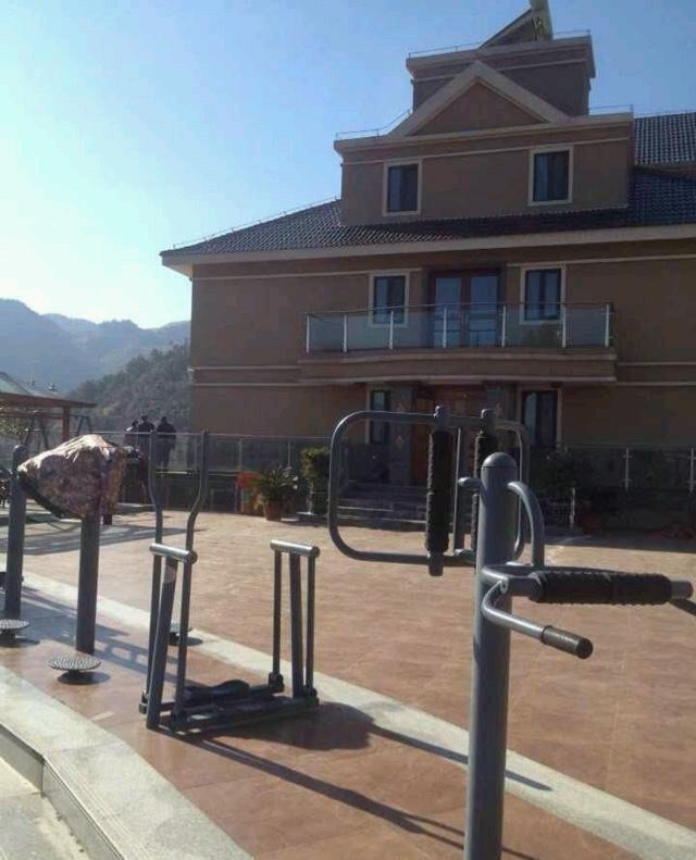 曬曬我家2000平山村小別墅，光裝修花了200多萬！