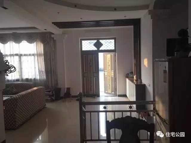 父子二人攜手設(shè)計(jì)圖紙，60萬(wàn)建舒適別墅！