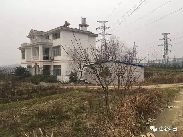 父子二人攜手設(shè)計(jì)圖紙，60萬(wàn)建舒適別墅！