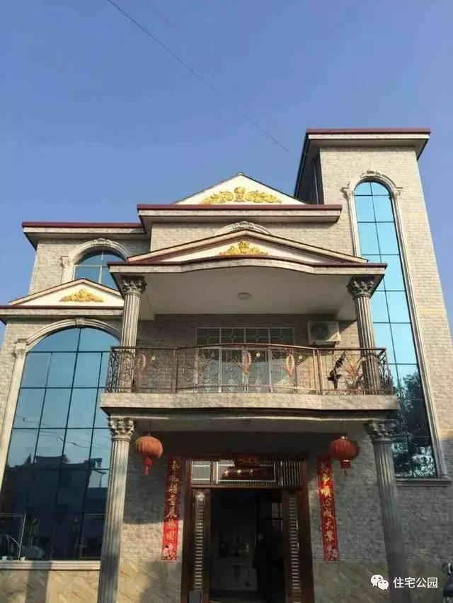 10X11米農(nóng)村方正3層別墅，露臺帶車庫，33萬建成？實拍！