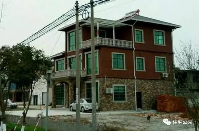 實拍農(nóng)村人30萬自建別墅，城里人看了都羨慕這樣的房子！