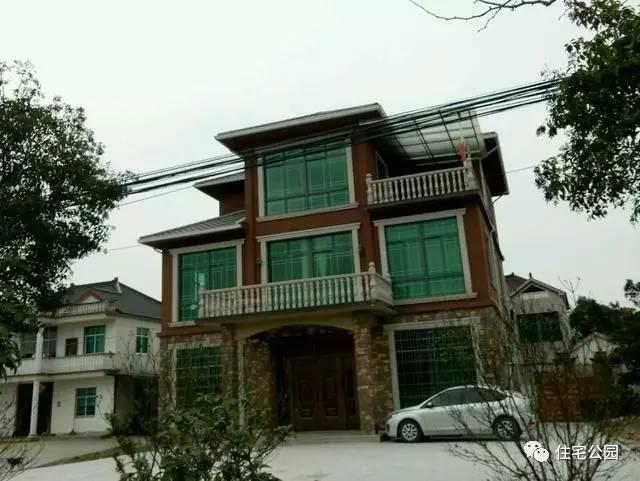 實拍農(nóng)村人30萬自建別墅，城里人看了都羨慕這樣的房子！