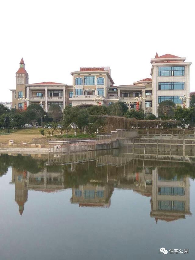 實(shí)拍江西農(nóng)民回鄉(xiāng)蓋別墅，占地一畝規(guī)模宏大堪比城堡