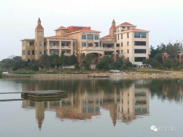 實(shí)拍江西農(nóng)民回鄉(xiāng)蓋別墅，占地一畝規(guī)模宏大堪比城堡