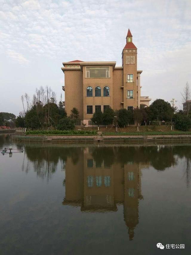 實(shí)拍江西農(nóng)民回鄉(xiāng)蓋別墅，占地一畝規(guī)模宏大堪比城堡