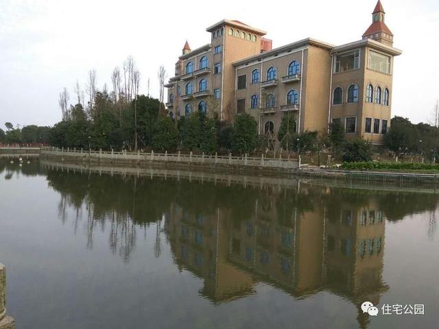 實(shí)拍江西農(nóng)民回鄉(xiāng)蓋別墅，占地一畝規(guī)模宏大堪比城堡