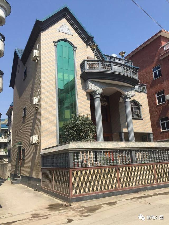 網(wǎng)友實(shí)拍現(xiàn)代農(nóng)村生活，有房有車(chē)有別墅，羨慕嗎？