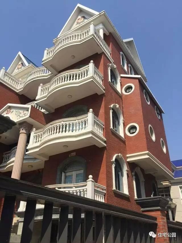 網(wǎng)友實(shí)拍現(xiàn)代農(nóng)村生活，有房有車(chē)有別墅，羨慕嗎？