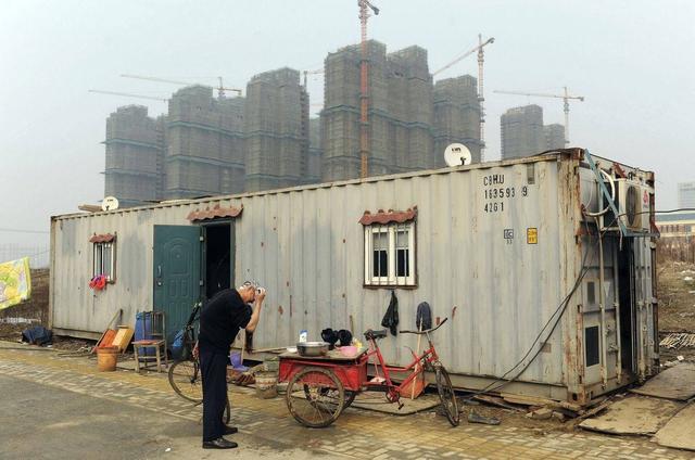 當(dāng)你拿高薪仍買不起房時，別個用三個“集裝箱”就建了個別墅！