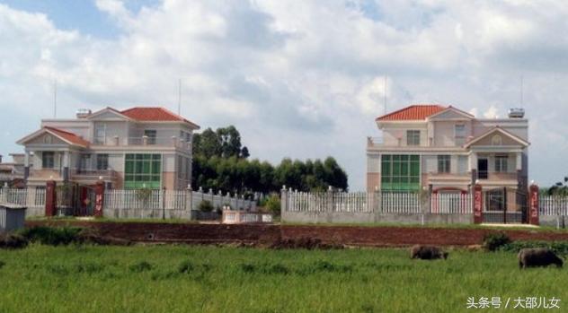 每人30萬建兩棟大別墅，城里人都嫉妒！