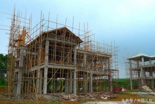 每人30萬建兩棟大別墅，城里人都嫉妒！