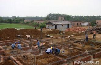 每人30萬建兩棟大別墅，城里人都嫉妒！