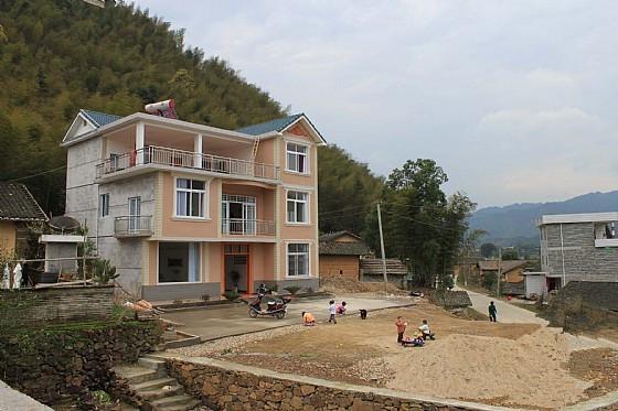 直擊：農(nóng)村上百萬的自建別墅，10年后是升值還是貶值？