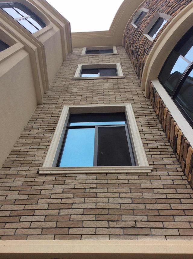 花費(fèi)上百萬(wàn)蓋好的別墅終于完工，文化磚外墻裝飾，就是好看