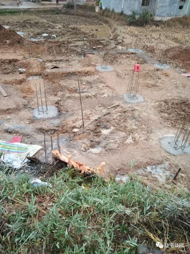 基礎被大雨泡透，圈梁又尺寸太小，我這三層別墅該怎么辦？