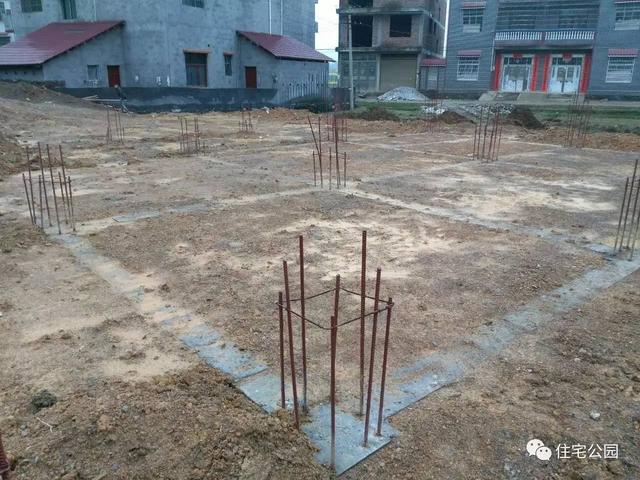 基礎被大雨泡透，圈梁又尺寸太小，我這三層別墅該怎么辦？