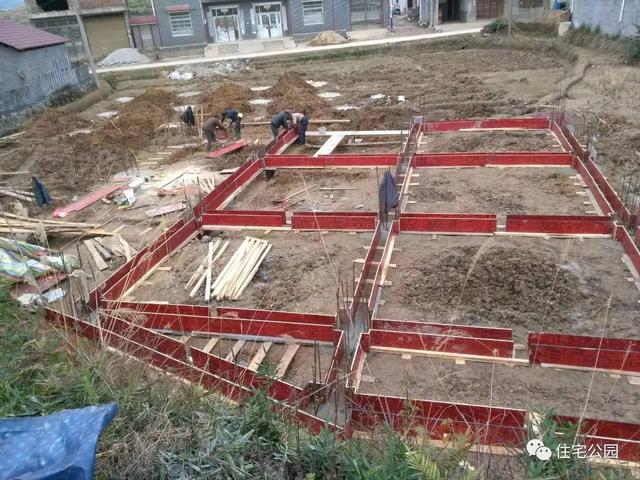 基礎被大雨泡透，圈梁又尺寸太小，我這三層別墅該怎么辦？