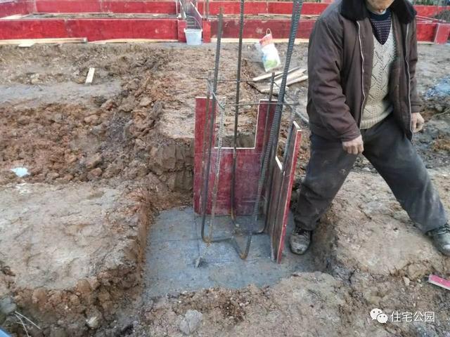 基礎被大雨泡透，圈梁又尺寸太小，我這三層別墅該怎么辦？