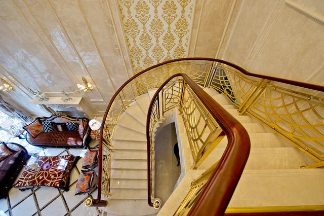 三層大落地窗歐式風(fēng)格別墅，城里人感慨農(nóng)村建房裝修真便宜！