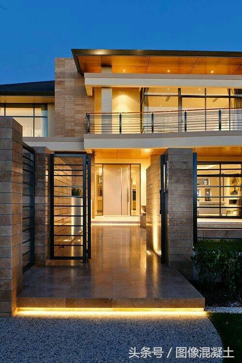 別墅設計混凝土、燈光、水融合